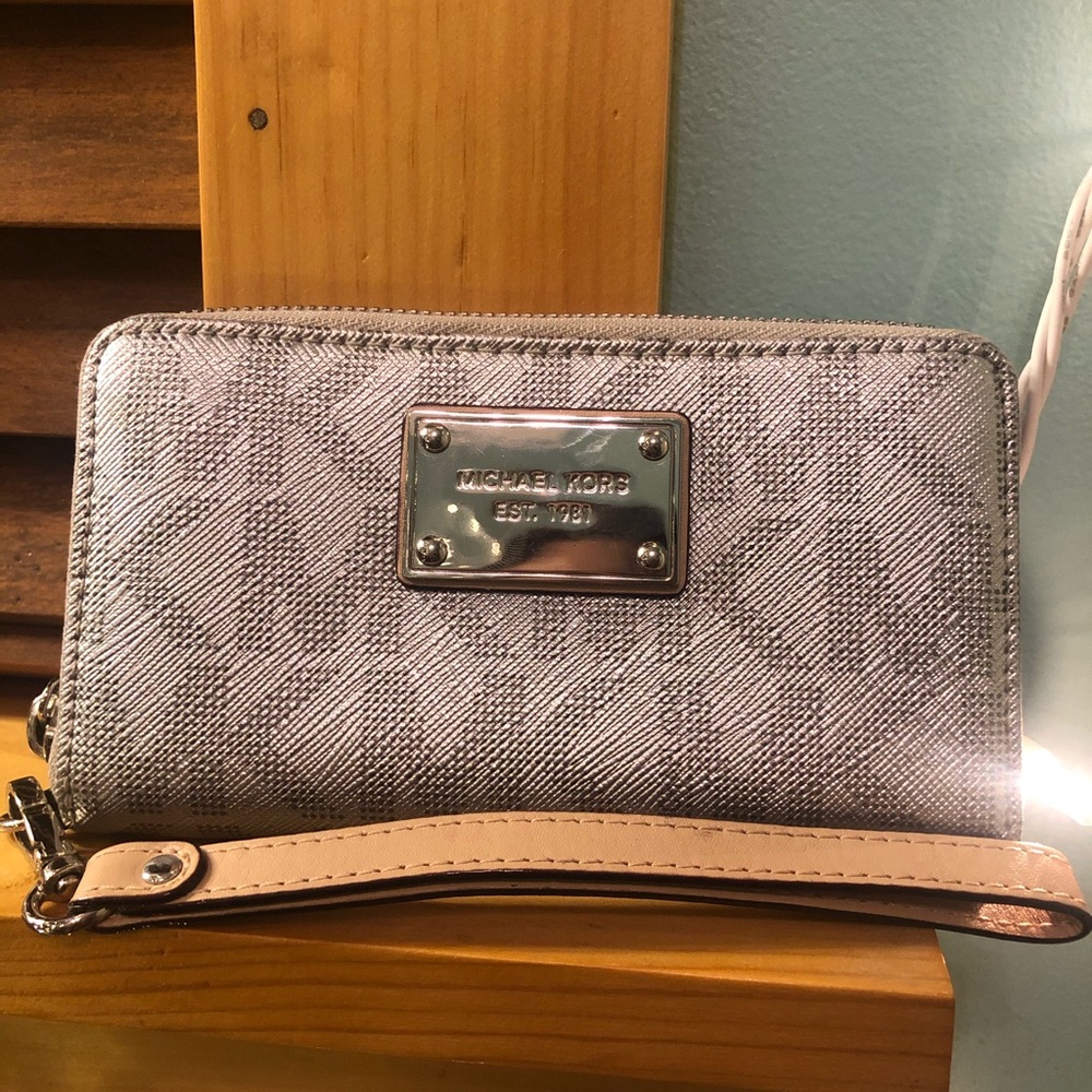 Michael kors wallet